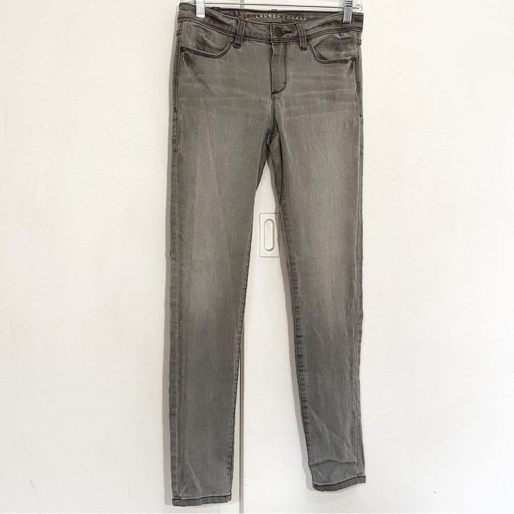 LAUREN CONRAD cotton blend skinny leg midrise light wash four pocket gray jean 4